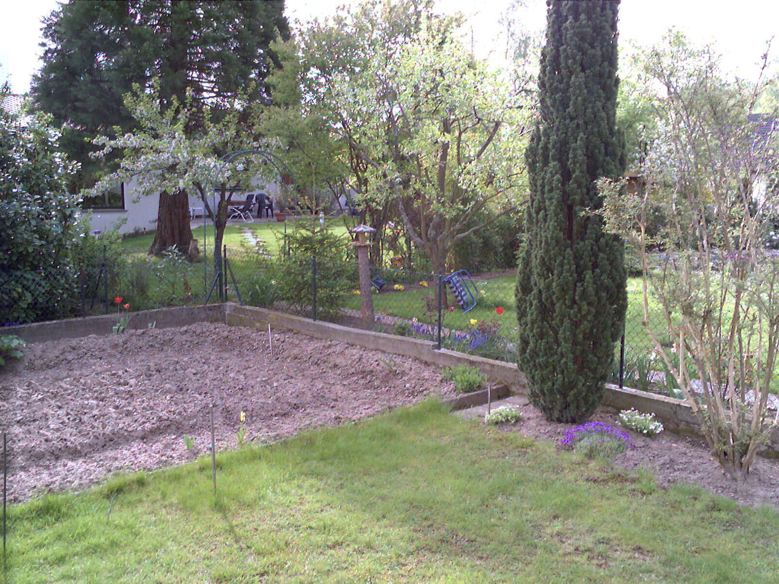 EF81_Outdoor_01.jpg